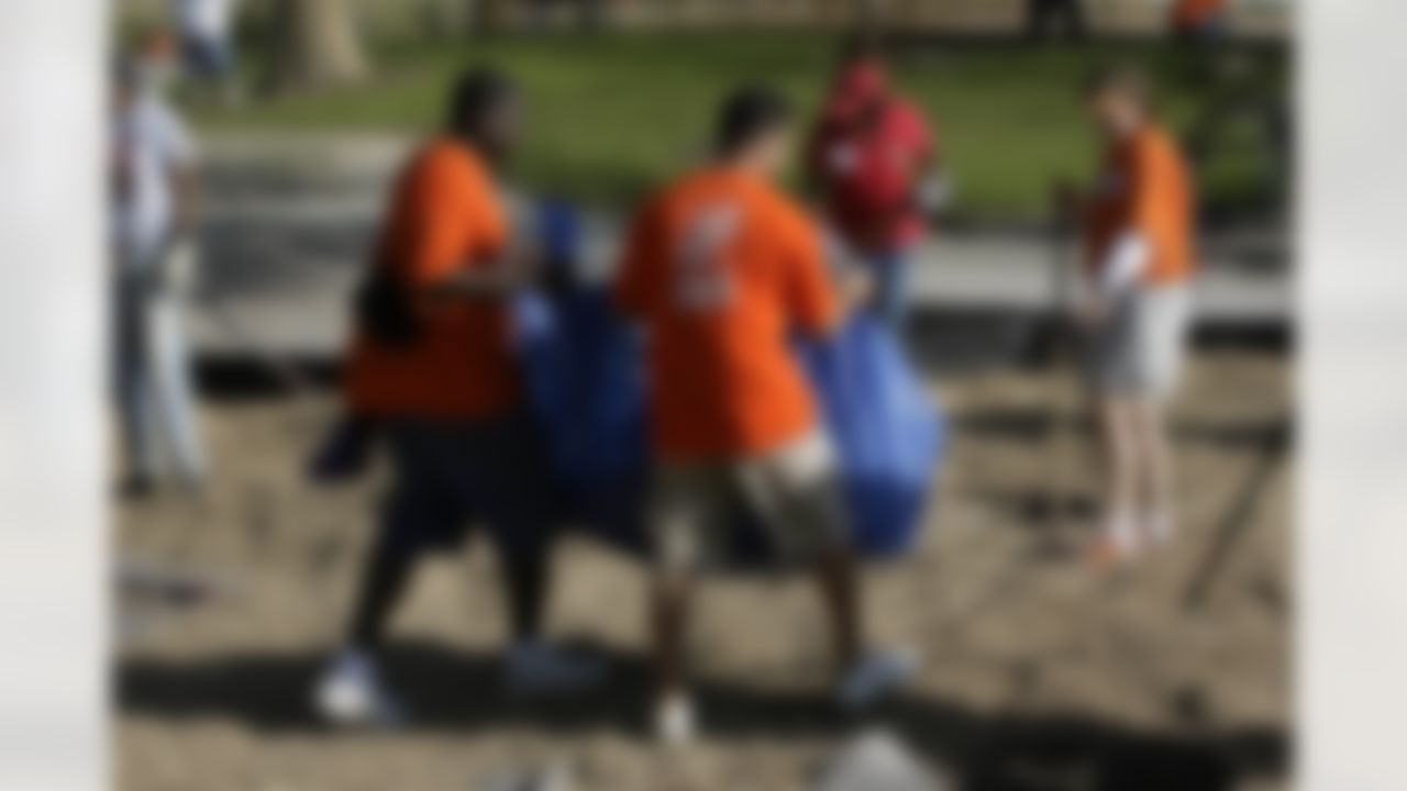 The Home Depot NFL Neighborhood MVP Build with Miami Dolphins Offensive Tackle Vernon Carey. (Photo by Andrew Coppley, CIA Stock Photography, Inc.)