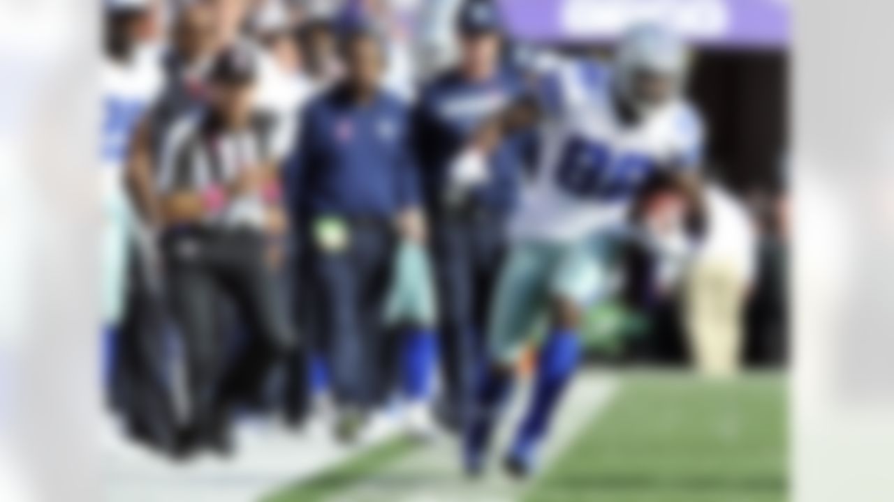 Dallas Cowboys wide receiver Dez Bryant (88) rushes the ball along the Cowboys sideline in the second half of an NFL football game against the Baltimore Ravens in Baltimore, Sunday, Oct. 14, 2012. (AP Photo/Gail Burton)
