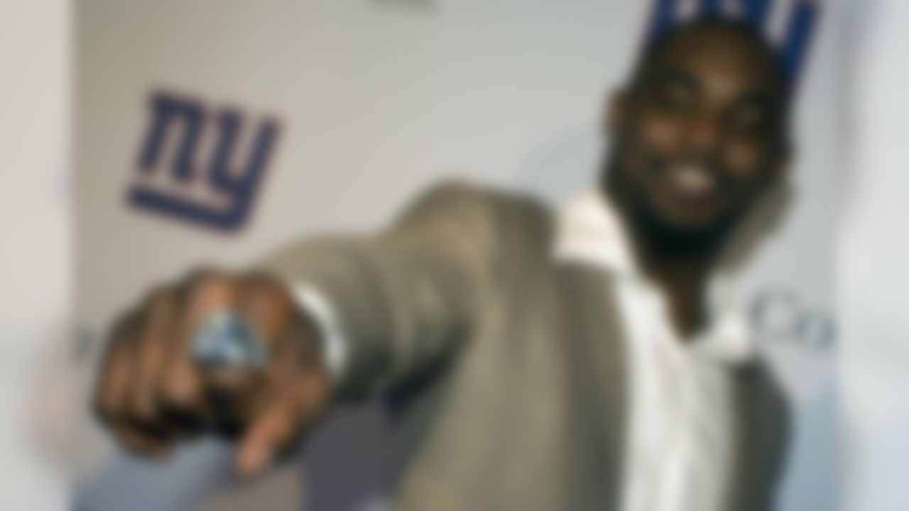 New York Giants running back Ahmad Bradshaw poses with his Super Bowl XLVI ring at Tiffany&Co., Wednesday, May 16, 2012, in New York. The Giants defeated the New England Patriots 21-17 in NFL football's Super Bowl XLVI to attain their fourth championship in franchise history. (AP Photo/John Minchillo)