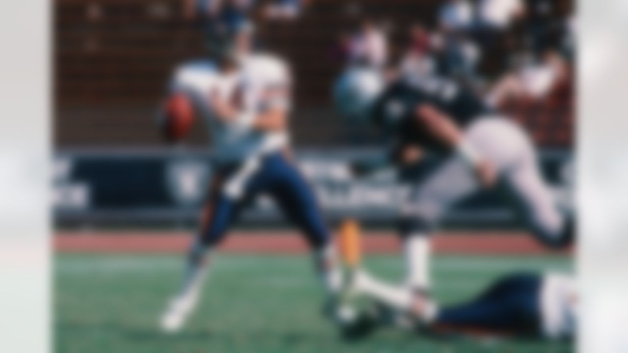Chicago Bears quarterback Jim Harbaugh (14) throws a pass during the NFL football against the Los Angeles Raiders on September 5, 1987 in Los Angeles, California. The Bears won the game 20-17. (AP Photo/Paul Spinelli)