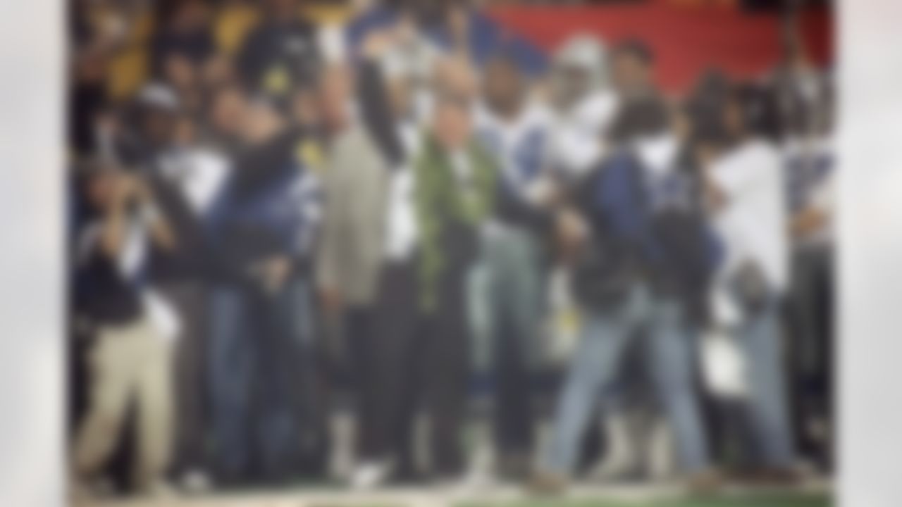 Dallas Cowboys head coach Jimmy Johnson celebrates with the Dallas bench during the last seconds of Super Bowl XXVIII, as the Cowboys beat the Buffalo Bills 30-13 in the Georgia Dome in Atlanta, Sunday, Jan. 30, 1994. The Cowboys handed the Bills their fourth straight Super Bowl defeat. (AP Photo/Eric Draper)