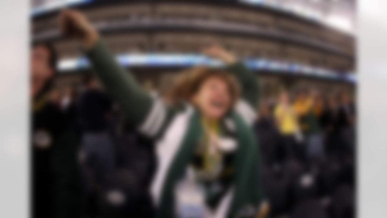 Green Bay Packers fans react during the NFL Super Bowl XLV football game against the Pittsburgh Steelers Sunday, Feb. 6, 2011, in Arlington, Texas. The Packers won 31-25. (AP Photo/Charlie Riedel)