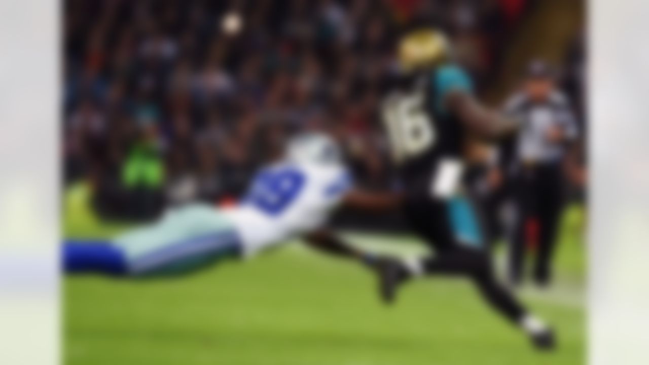 Jacksonville Jaguars running back Denard Robinson breaks away from Dallas Cowboys cornerback Brandon Carr during the second half of an NFL football game at Wembley Stadium, London, Sunday, Nov. 9, 2014. (AP Photo/Tim Ireland)