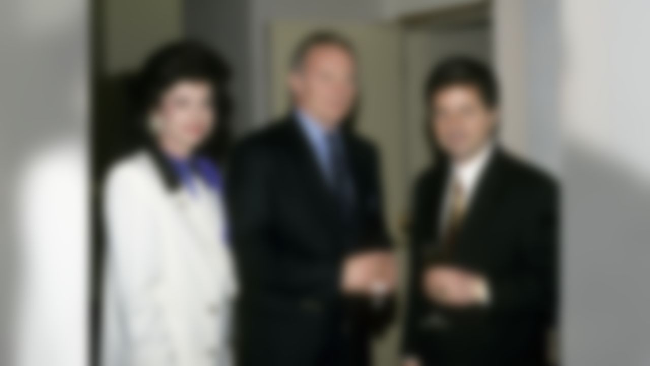 Dallas Cowboys owner Jerry Jones poses with San Francisco 49ers owner Eddie DeBartolo at the NFC Championship Game, a 30-20 Cowboys victory on January 17, 1993, at Candlestick Park in San Francisco, California. (National Football League)