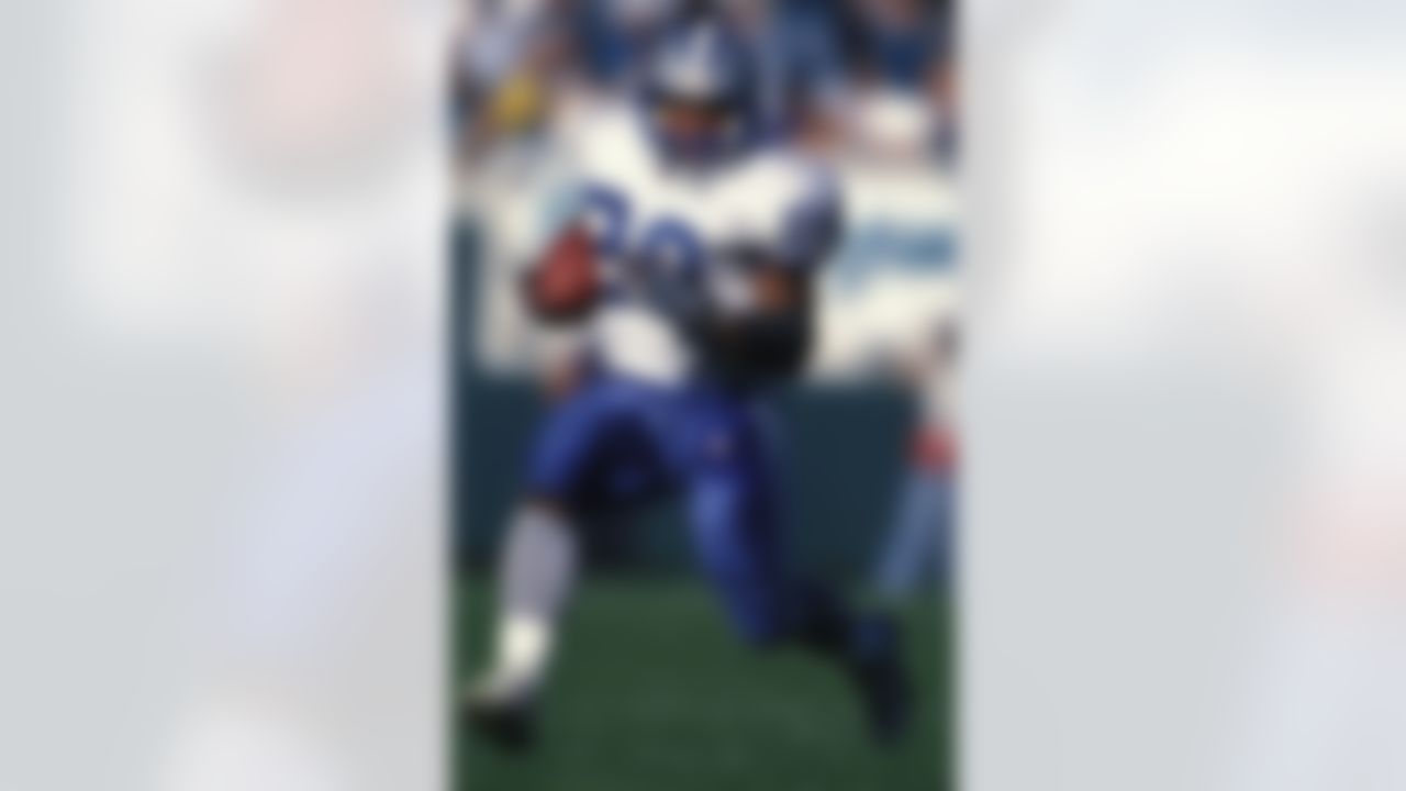 Detroit Lions RB Barry Sanders gained 15,269 yards before retiring after 10 seasons.