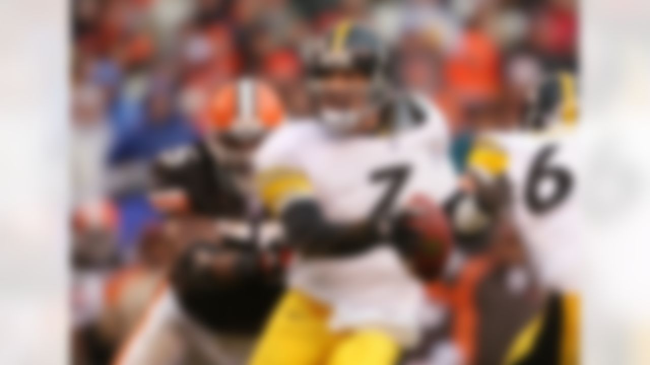 CLEVELAND - NOVEMBER 19: Ben Roethlisberger #7 of the Pittsburgh Steelers is sacked by Willie McGinest #55 of the Cleveland Browns on November 19, 2006 at Cleveland Browns Stadium in Cleveland, Ohio. The Steelers defeated the Browns 24-20. Photo by Getty Images.