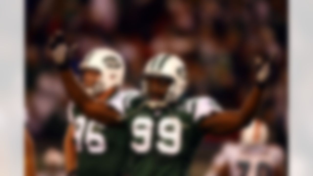 NEW YORK ? OCTOBER 15: Defensive end Bryan Thomas #99 of the New York Jets celebrates during the game against the Miami Dolphins at Giants Stadium on October 15, 2006 in East Rutherford, New Jersey. The Jets won 20-17. Photo by Al Bello/Getty Images.