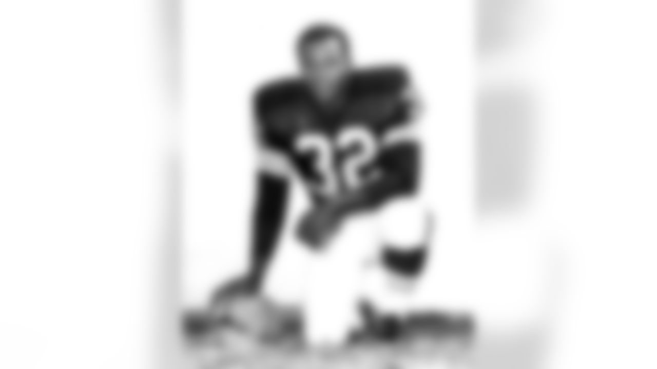 Hall of Fame running back Jim Brown (32) of the Cleveland Browns in 1962. (National Football League)