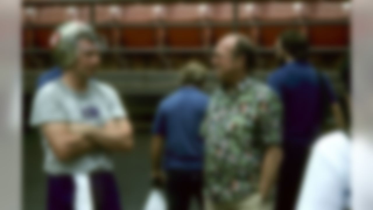 San Francisco 49ers Hall of Fame quarterback Joe Montana chats with NFL Commissioner Pete Rozelle at the NFL Pro Bowl, a 15-6 AFC victory on February 7, 1988, at Aloha Stadium in Honolulu, Hawaii. (National Football League)
