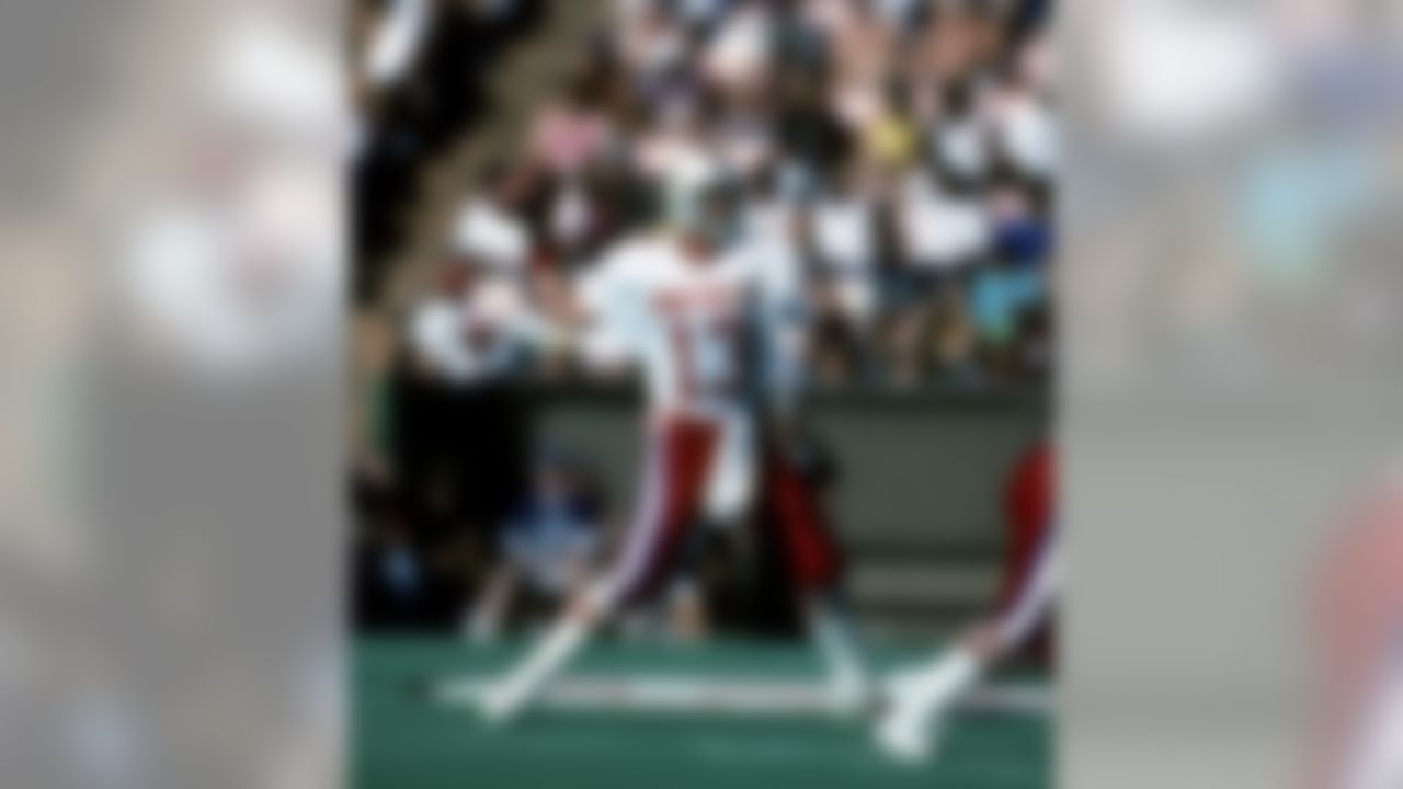 AFC Hall of Fame quarterback Dan Marino of the Miami Dolphins is set to throw a pass during the AFC's 23-20 overtime victory over the NFC in the 1993 NFL Pro Bowl played on February 7, 1993 at Aloha Stadium in Honolulu, Hawaii. (AP Photo/NFL Photos)