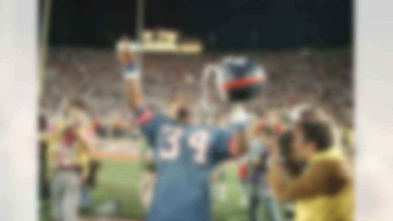 New York Giants cornerback Elvis Patterson shows his joy after the Giants defeated the Denver Broncos, 39-20, to win Super Bowl XXI in Pasadena, Calif., Jan. 26, 1987. (AP Photo/Lennox Mclendon)