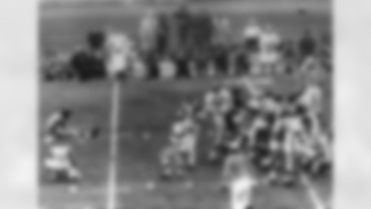 New York Giants kicker Allen Pat Summerall (88), and holder Charlie Conerly (42) with less than 3 minutes to play, kicks a game winning 28 yard field goal to defeat the Cleveland Browns 0 to 10 in the Eastern Division playoff game of National Football League played at Yankee Stadium in the Bronx, New York on December 21, 1958. (National Football League)