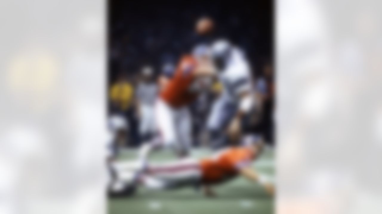 Denver Broncos guard Paul Howard (60) knocks down Dallas Cowboys defensive tackle Jethro Pugh (75) during Super Bowl XII on Jan. 15, 1978, at the Louisiana Superdome in New Orleans. (Tony Tomsic via AP)