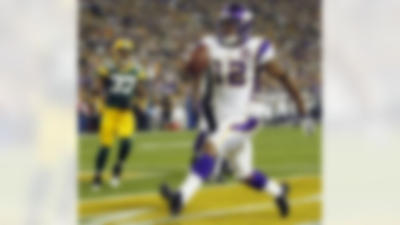 Minnesota Vikings wide receiver Percy Harvin runs into the end zone on a 17-yard touchdown catch in front of Green Bay Packers' Sam Shields (37) during the first half of an NFL football game Sunday, Oct. 24, 2010, in Green Bay, Wis. (AP Photo/Mike Roemer)