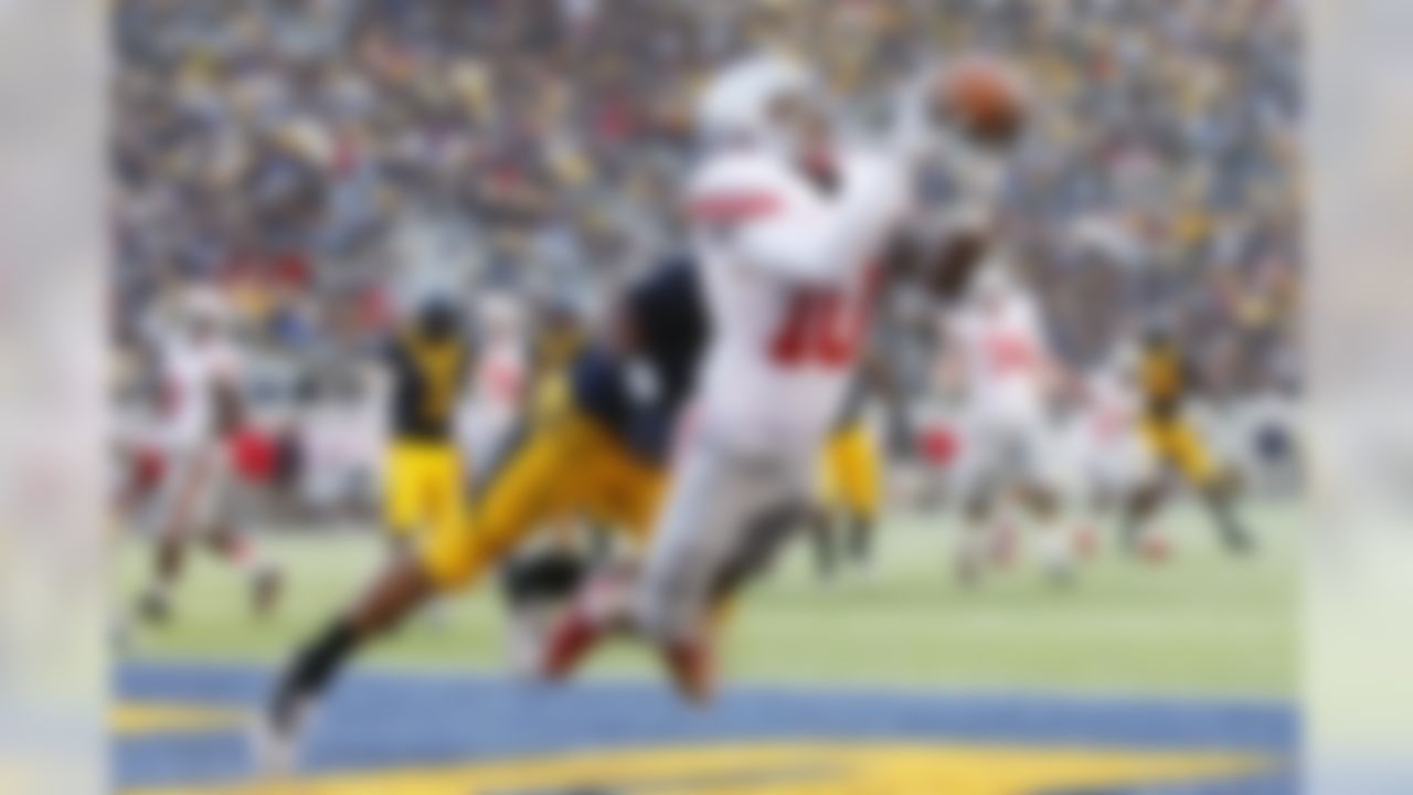 Ohio State wide receiver Corey Brown (10) catches a touchdown pass against California in a 52-34 Buckeyes win at Memorial Stadium.  (Cary Edmondson/USA TODAY Sports)