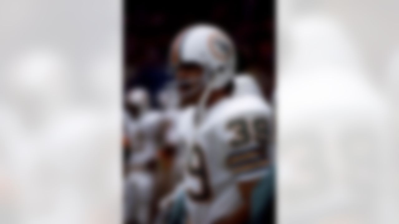 Miami Dolphins Hall of Fame running back Larry Csonka (39) watches from the the sideline during NFL game against the Baltimore Colts in Baltimore, Md., Oct. 29, 1972. The Dolphins shutout the Colts 23-0. (AP Photo/Tony Tomsic)