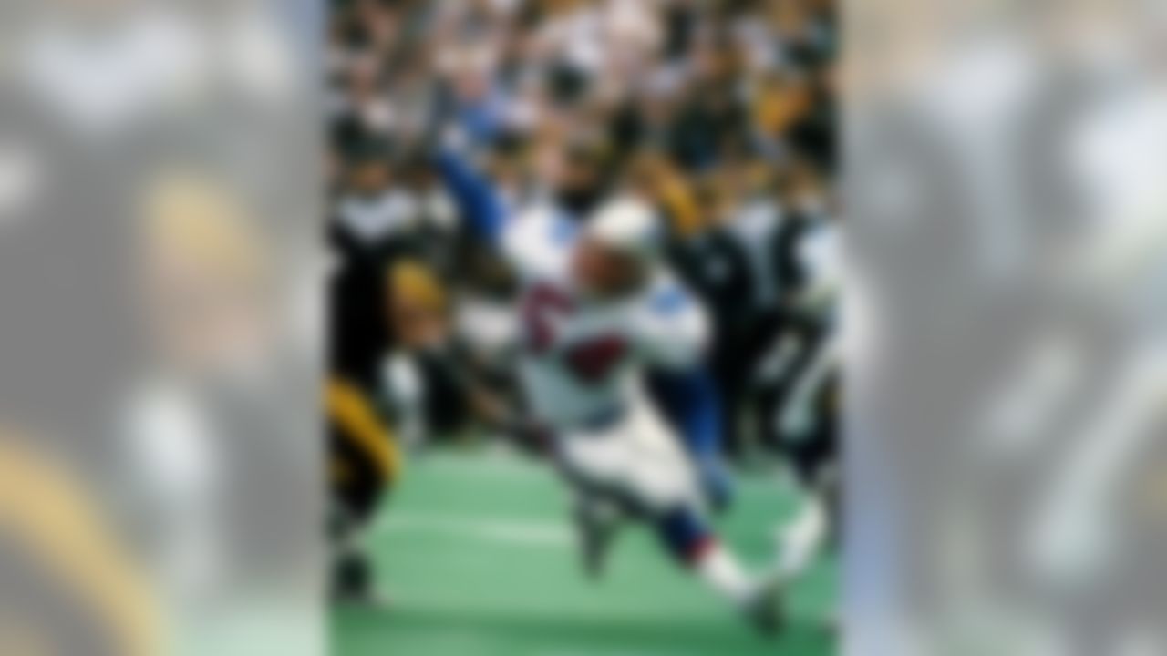 New England Patriots linebacker Tedy Bruschi (54) rushes upfield during the AFC Divisional Playoff, a 7-6 loss to the Pittsburgh Steelers on January 3, 1998, at Three Rivers Stadium in Pittsburgh, Pennsylvania. (Photo by Greg Crisp/NFL)