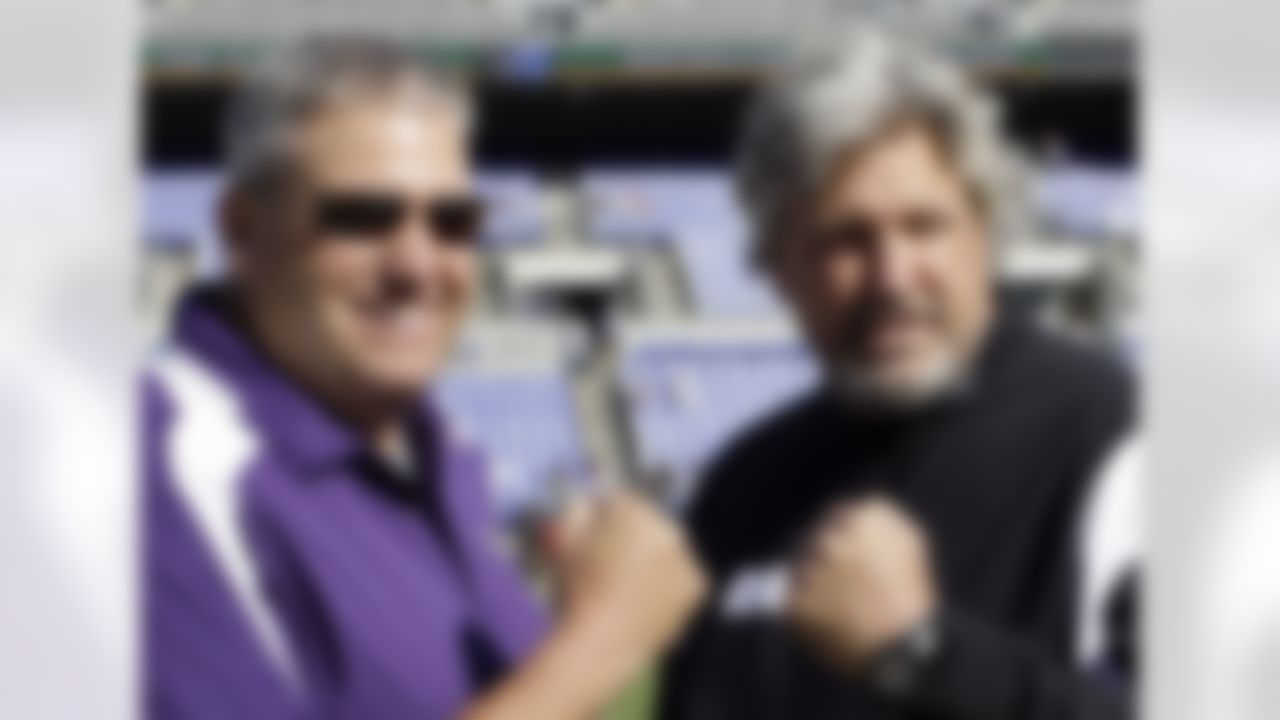 Baltimore Ravens' defensive coordinator Rex Ryan, left, jokes with his twin brother Rob Ryan, the Oakland Raiders defensive coordinator, before the start of an NFL football game in Baltimore. (AP Photo/Rob Carr)