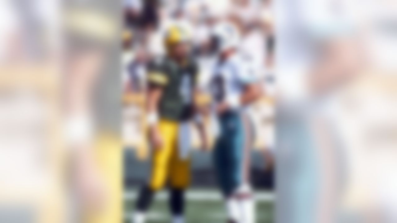 Quarterbacks Brett Favre and Dan Marino talk during pregame before a 0 to 20 win over the Miami Dolphins on July 26, 1997 at Lambeau Field in Green Bay, Wisconsin. (James V. Biever/NFL)