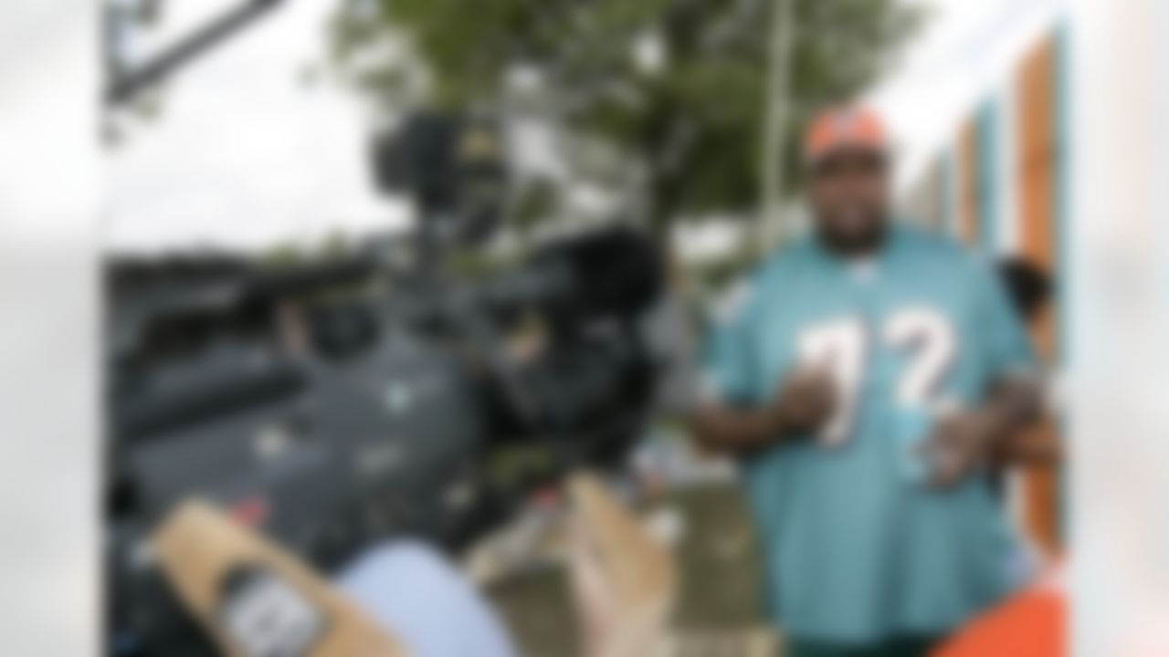 The Home Depot NFL Neighborhood MVP Build with Miami Dolphins Offensive Tackle Vernon Carey. (Photo by Andrew Coppley, CIA Stock Photography, Inc.)