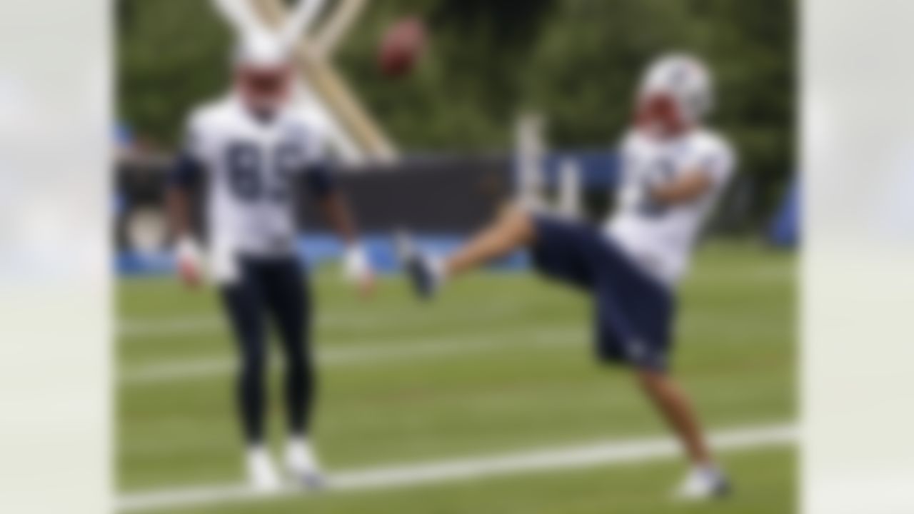 New England Patriots wide receivers Jabar Gaffney (10) and Brandon Lloyd (85) juggle a football during practice on the first day of training camp at the NFL football team's facility in Foxborough, Mass., Thursday, July 26, 2012. (AP Photo/Stephan Savoia)