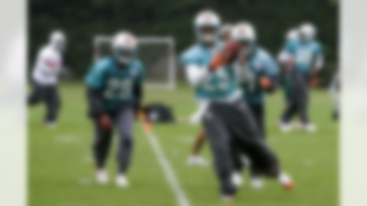 Will Allen, right, and Travis Daniels , left, during a Miami Dolphins training session in Acton in London, Friday, Oct. 26, 2007. The Miami Dolphins play The New York Giants in an NFL match at Wembley Stadium in London on Sunday. (AP Photo / Kirsty Wigglesworth)