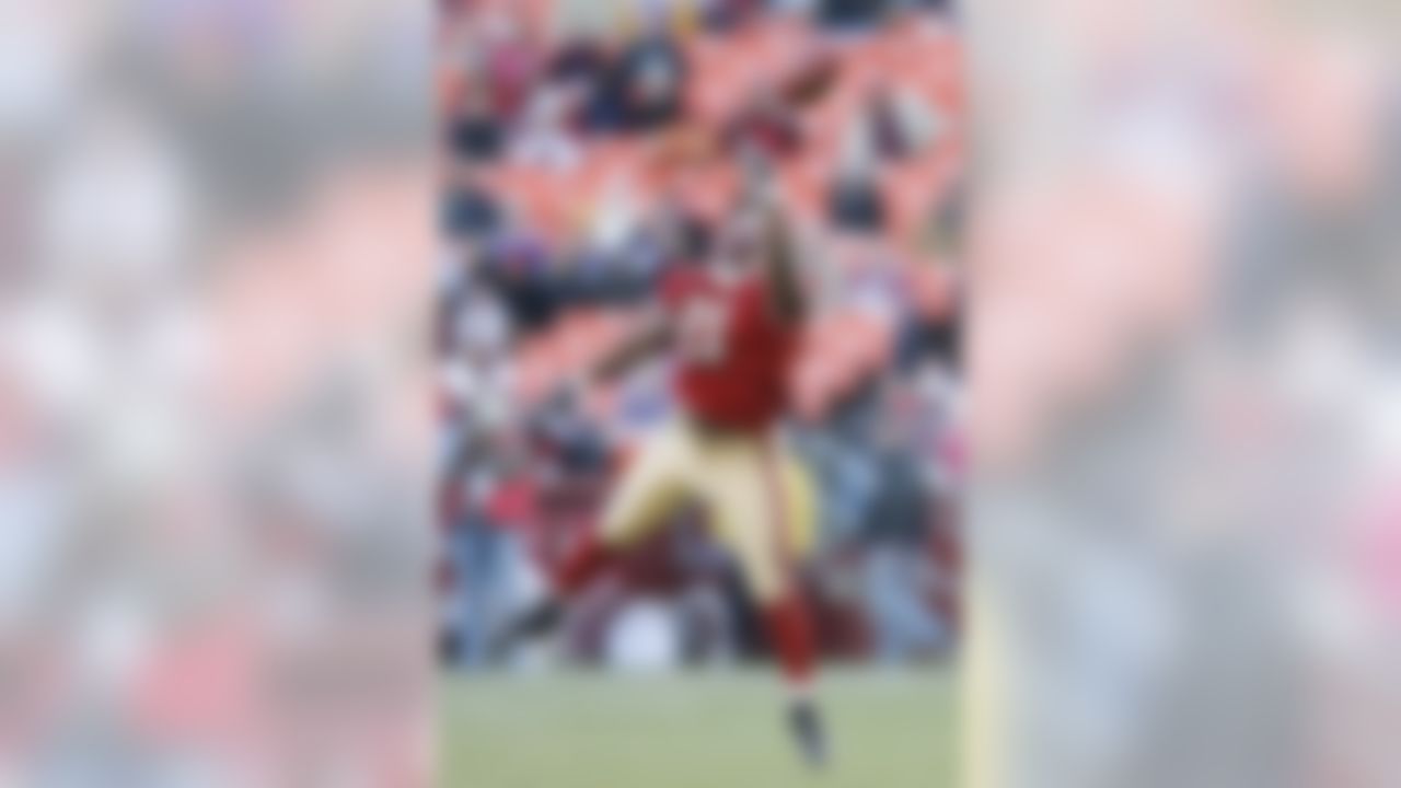 SAN FRANCISCO - DECEMBER 9: Running back Frank Gore #21 of the San Francisco 49ers has a pass go off his fingers during a game against the Minnesota Vikings on December 9, 2007 at Monster Park in San Francisco, California. (Photo by Greg Trott/Getty Images)