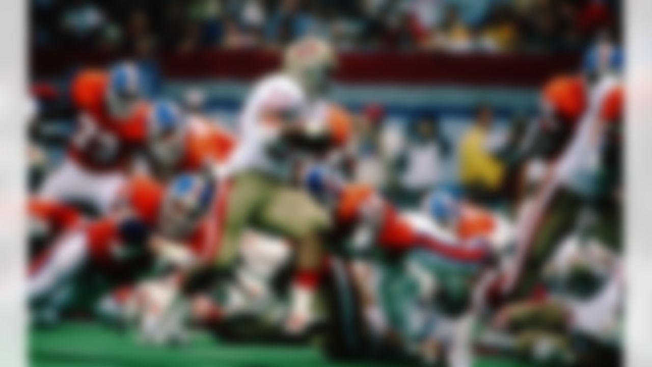 San Francisco 49ers running back Roger Craig (33) runs upfield during a Super Bowl XXIV NFL game against the Denver Broncos in New Orleans, on January 28, 1990. The 49ers defeated the Broncos 55-10. (AP Photo/Eric Lars Bakke)