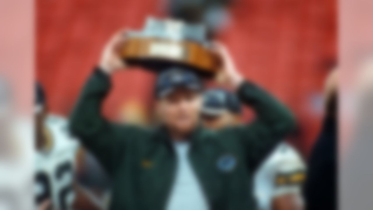 Green Bay Packers quarterback Brett Favre (4) holds the NFC championship trophy during an NFL game against the San Francisco 49ers on Sunday, Jan. 11, 1998, in San Francisco. (AP Photo/Greg Trott)