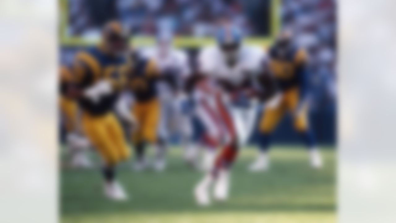 Denver Broncos tight end Shannon Sharpe (84) runs upfield in a 27 to 21 Broncos' loss to the Los Angeles Rams on Nov. 6, 1994 at Anaheim Stadium in Anaheim, Calif. (AP Photo/James Smith)