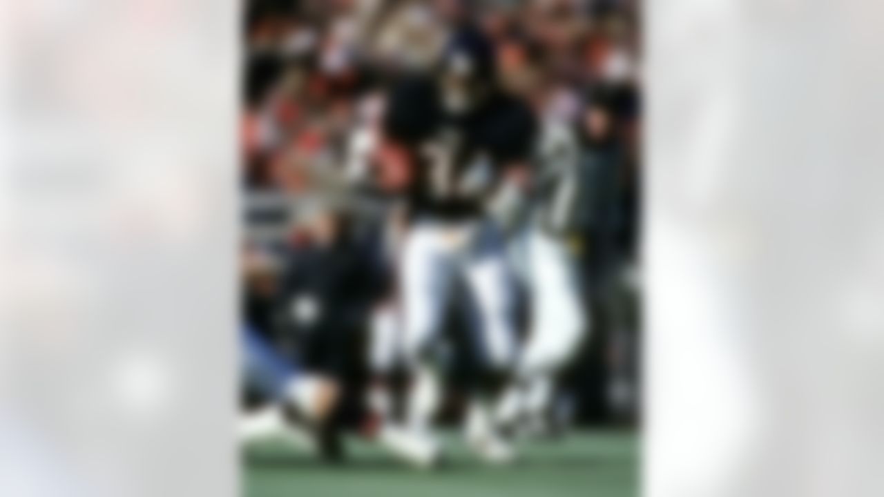 Hall of Fame running back Walter Payton (34) of the Chicago Bears carries the football during the Bears 21-17 loss to the Washington Redskins in the 1987 NFC Divisional Playoff Game on January 10, 1988 at Soldier Field in Chicago, Illinois. This was the final game in Walter Payton's legendary career. (Al Messerschmidt/NFL)