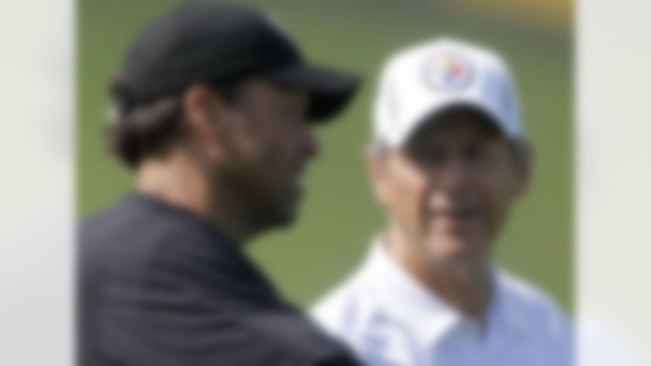 Pittsburgh Steelers offensive coordinator Todd Haley, left, talks with defensive coordinator Dick LeBeau during practice at NFL football training camp in Latrobe, Pa., Friday, July 27, 2012. (AP Photo/Keith Srakocic)