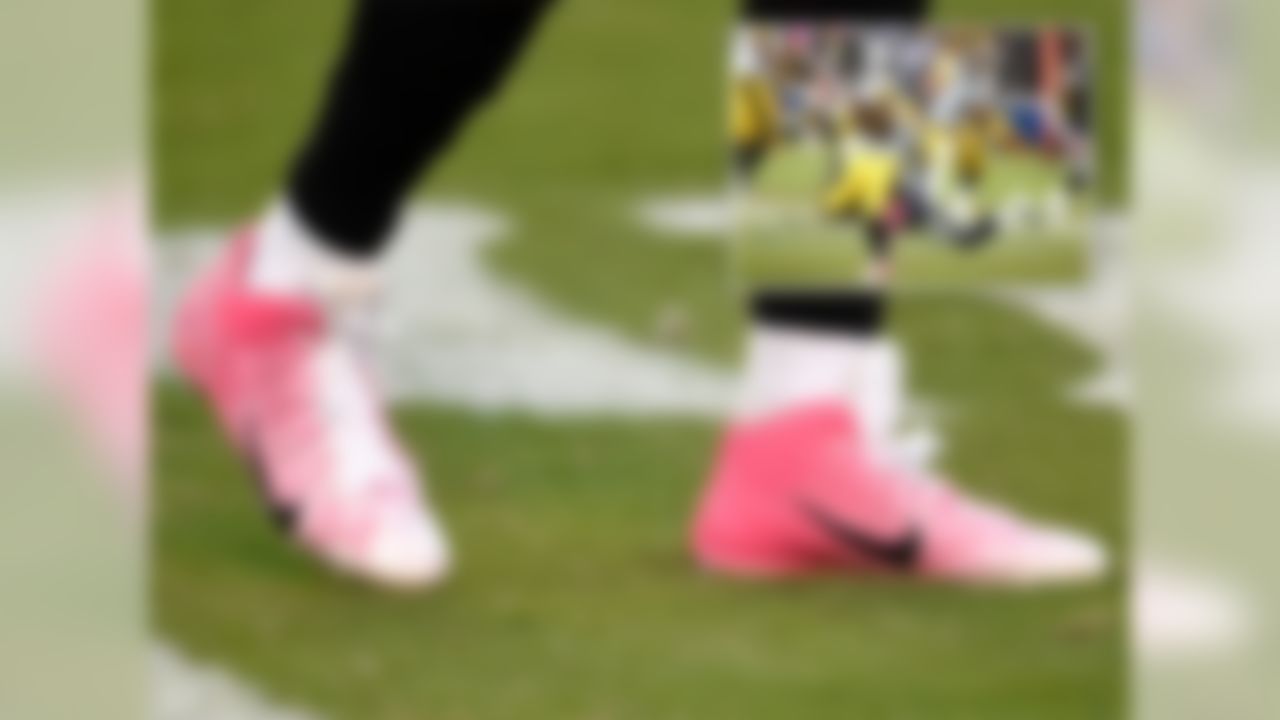 Every week I say to myself, "Ok, so that's probably the last time Antonio Brown will find himself in the cleat review," and you know what happens every Sunday? Every single Sunday he raises the bar with a new and unique pair of cleats. Despite missing last week's edition due to a particularly wild array of cleats from everyone else, the league's most exciting receiver has made it back into our good graces this week.