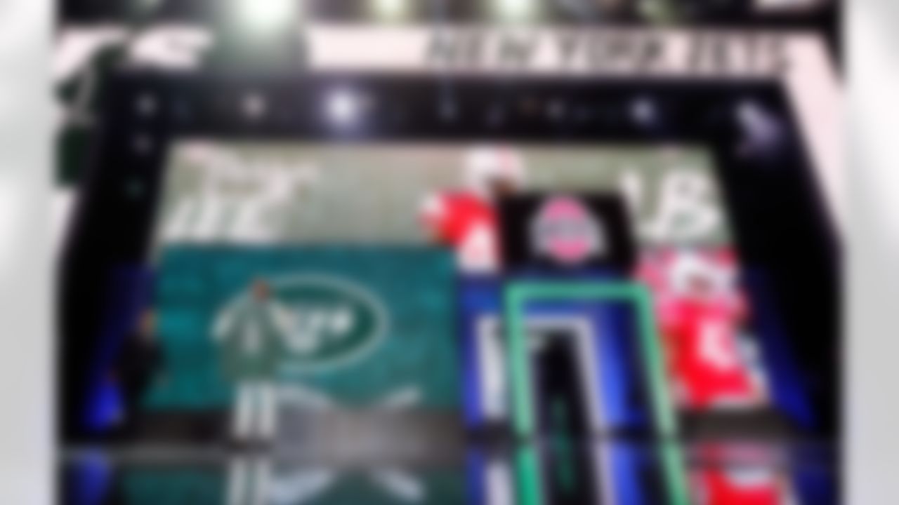 Ohio State linebacker Darron Lee poses for photos on stage after being selected by New York Jets during the 2016 NFL Draft at the Auditorium Theatre on Thursday, April 28, 2016 in Chicago. (Ben Liebenberg/NFL)