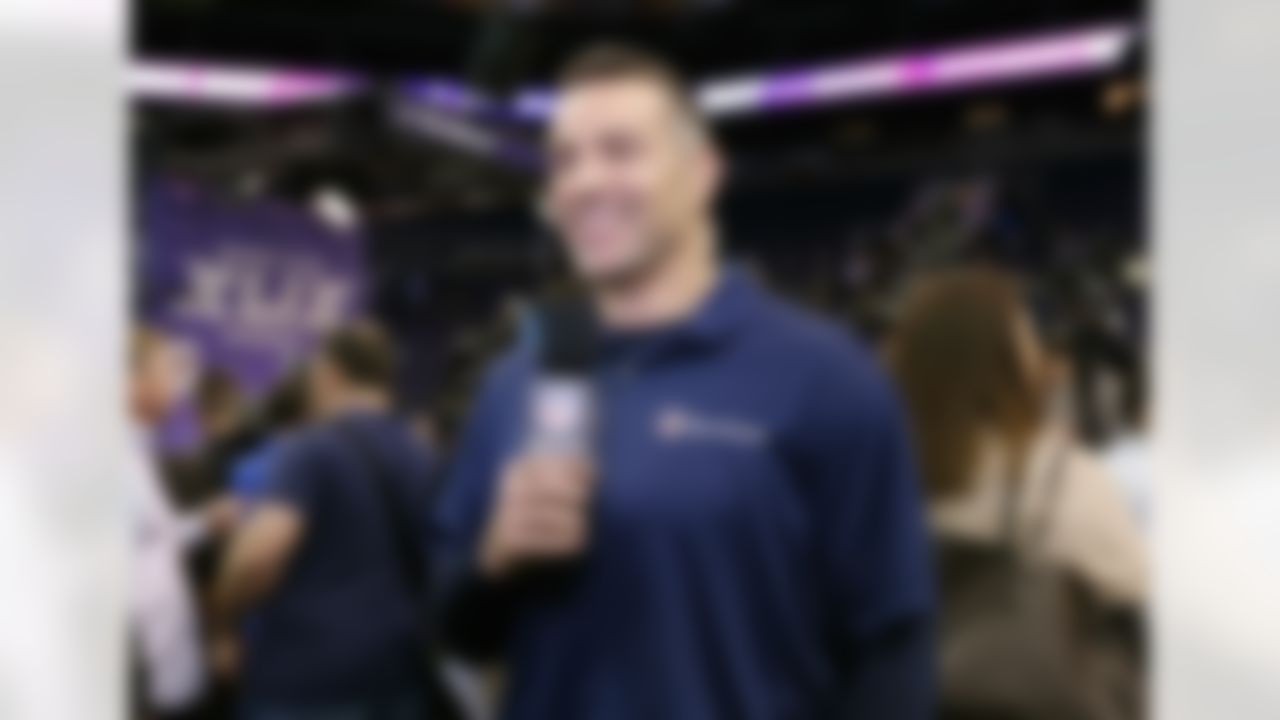 NFL Network's Kurt Warner speaks during the New England Patriots Media Day for Super Bowl XLIX at the U.S. Airways Center on Tuesday, January 27, 2015 in Phoenix, AZ. (Ben Liebenberg/NFL)