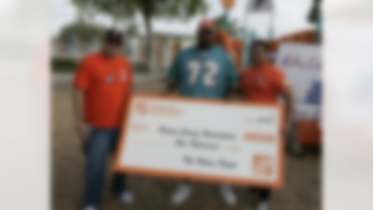 The Home Depot NFL Neighborhood MVP Build with Miami Dolphins Offensive Tackle Vernon Carey. (Photo by Andrew Coppley, CIA Stock Photography, Inc.)