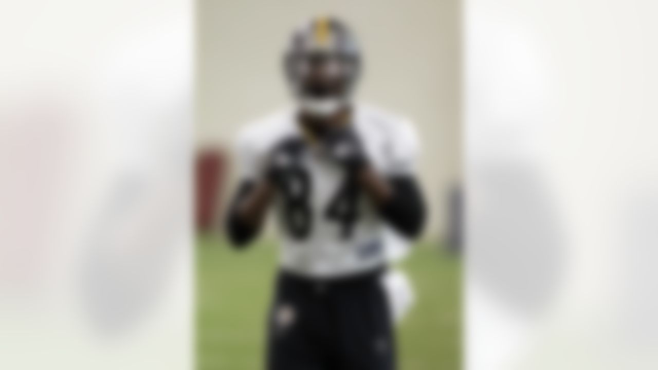 Pittsburgh Steelers wide receiver Antonio Brown practices on Wednesday, Feb. 2, 2011, in Fort Worth, Texas. The Steelers will play the Green Bay Packers in NFL football Super Bowl XLV Sunday, Feb. 6. (AP Photo/Mark Humphrey)