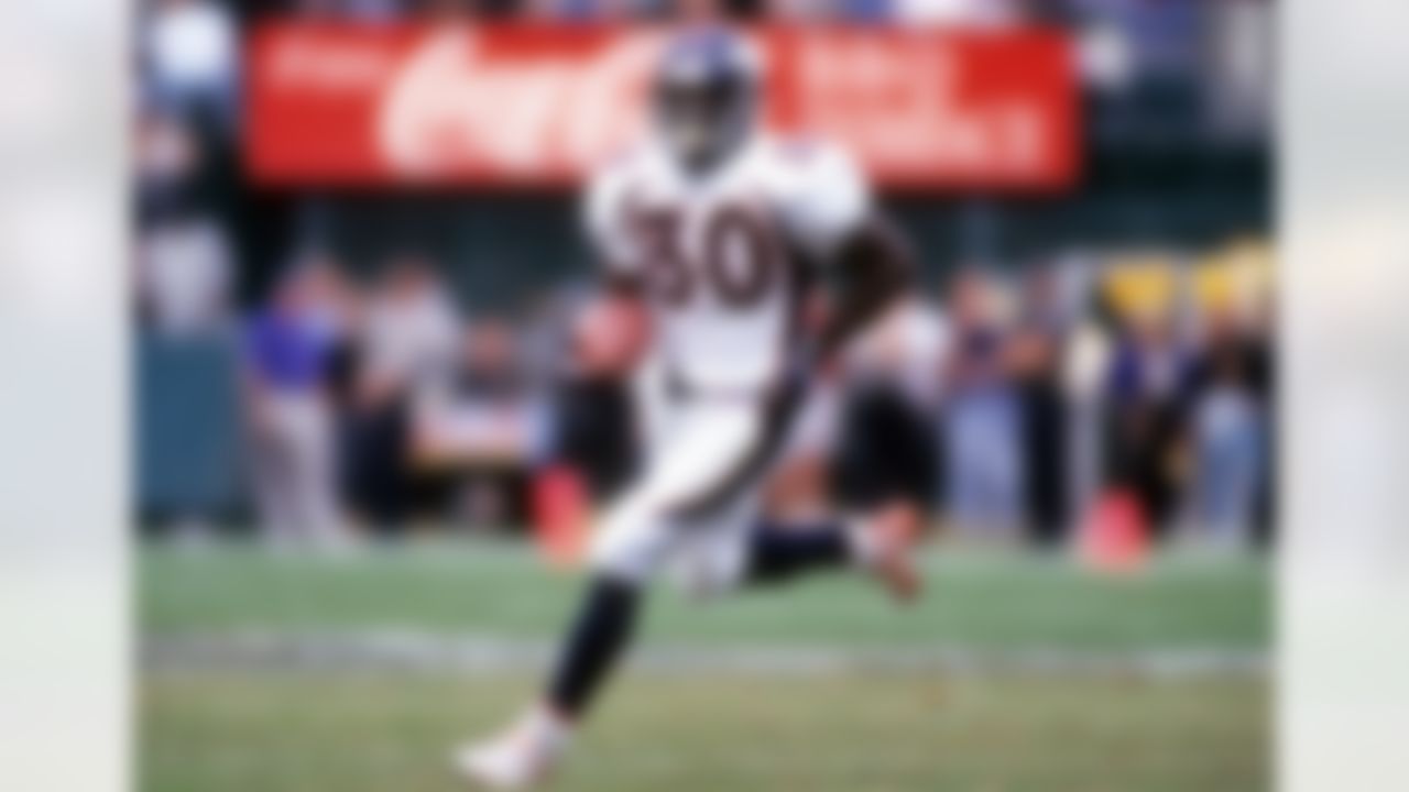 Denver Broncos running back Terrell Davis (30) heads downfield during an NFL game against the Oakland Raiders on Sunday, Oct. 19, 1997, in Oakland. The Raiders won the game, 28-25. (AP Photo/Greg Trott)