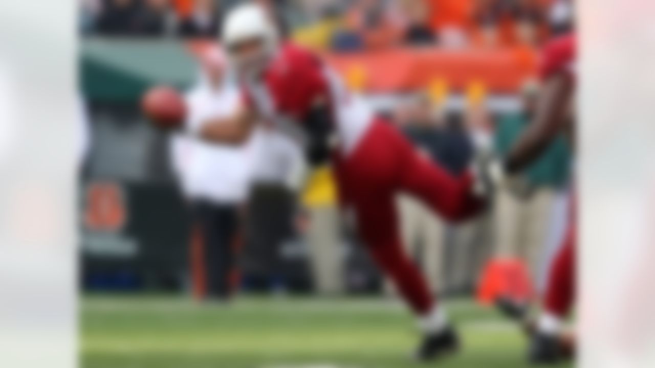 CINCINNATI - NOVEMBER 18: Kurt Warner #13 of the Arizona Cardinals throws a pass during the NFL game against the Cincinnati Bengals on November 18, 2007 at Paul Brown Stadium in Cincinnati, Ohio. (Photo by Andy Lyons/Getty Images)