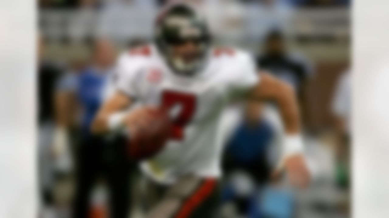 DETROIT - OCTOBER 21: Quarterback Jeff Garcia #7 of the Tampa Bay Buccaneers is chased out of the pocket against the Detroit Lions October 21, 2007 at Ford Field in Detroit, Michigan. (Photo by Matthew Stockman/Getty Images)
