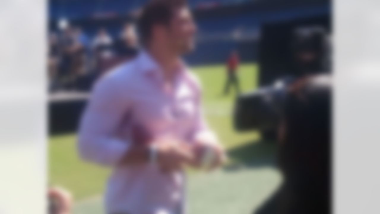New York Jets quarterback Tim Tebow tosses footballs to fans before delivering a sermon at Qualcomm Stadium in San Diego, California on June 17, 2012. (Kenny Legan/NFL)