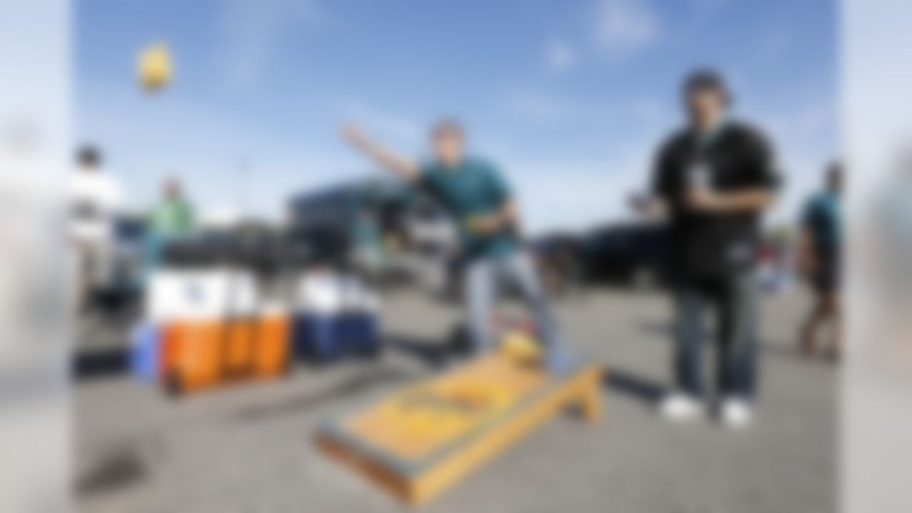 Philadelphia Eagles Fans play a game in the parking lot before the NFL game between the San Diego Chargers and the Philadelphia Eagles in Philadelphia. The Chargers won 33-30. (AP Photo/Brian Garfinkel)