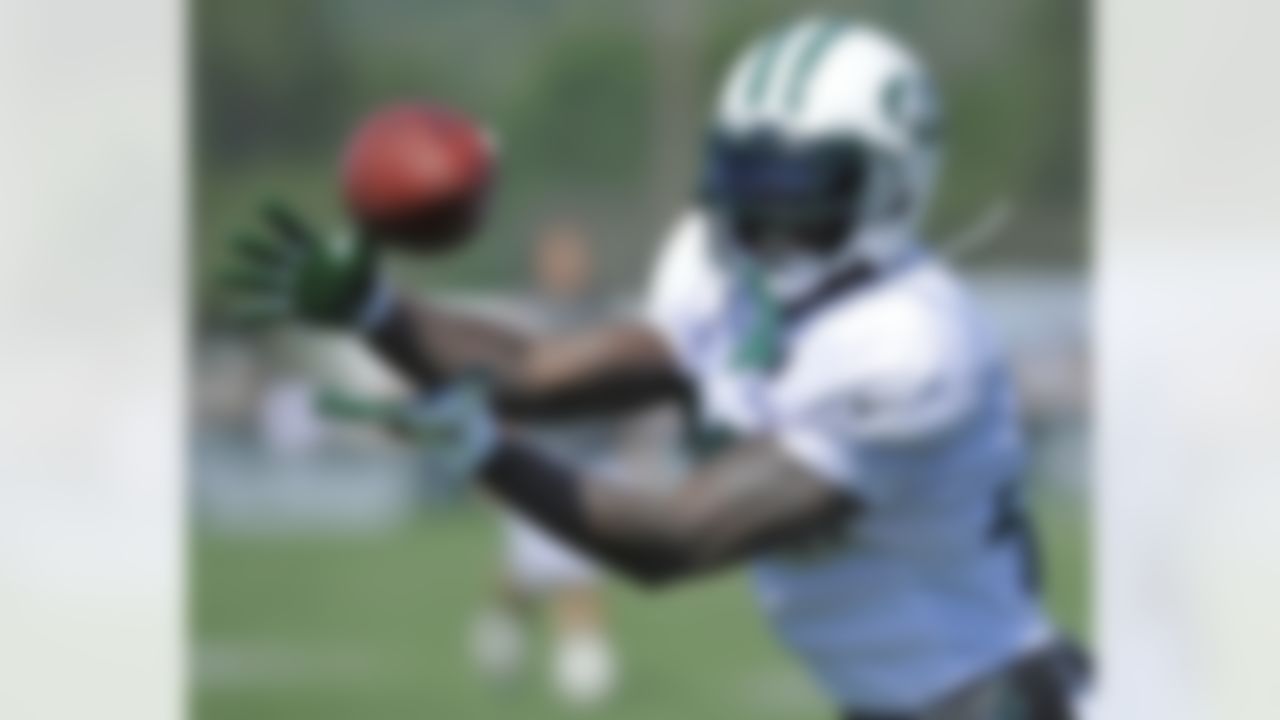New York Jets running back Joe McKnight catches a pass at their NFL football training camp Monday, July 30, 2012, in Cortland, N.Y. (AP Photo/Bill Kostroun)
