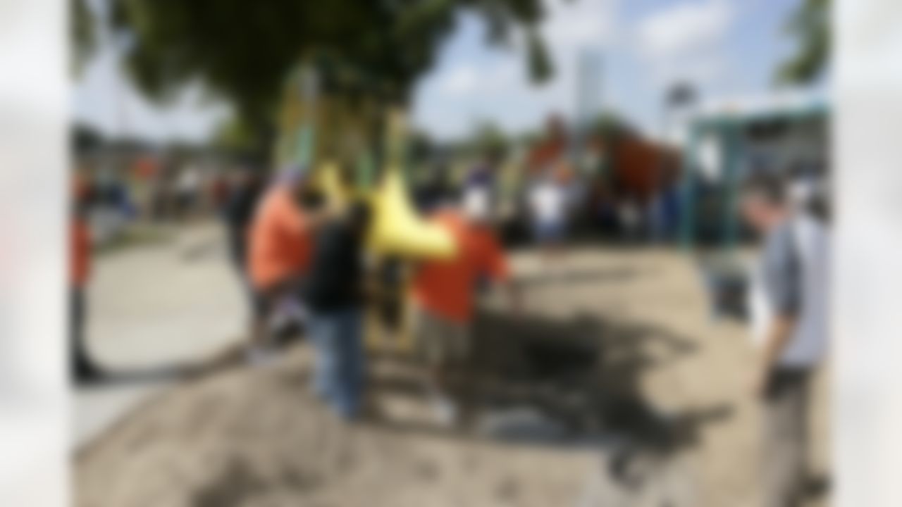 The Home Depot NFL Neighborhood MVP Build with Miami Dolphins Offensive Tackle Vernon Carey. (Photo by Andrew Coppley, CIA Stock Photography, Inc.)