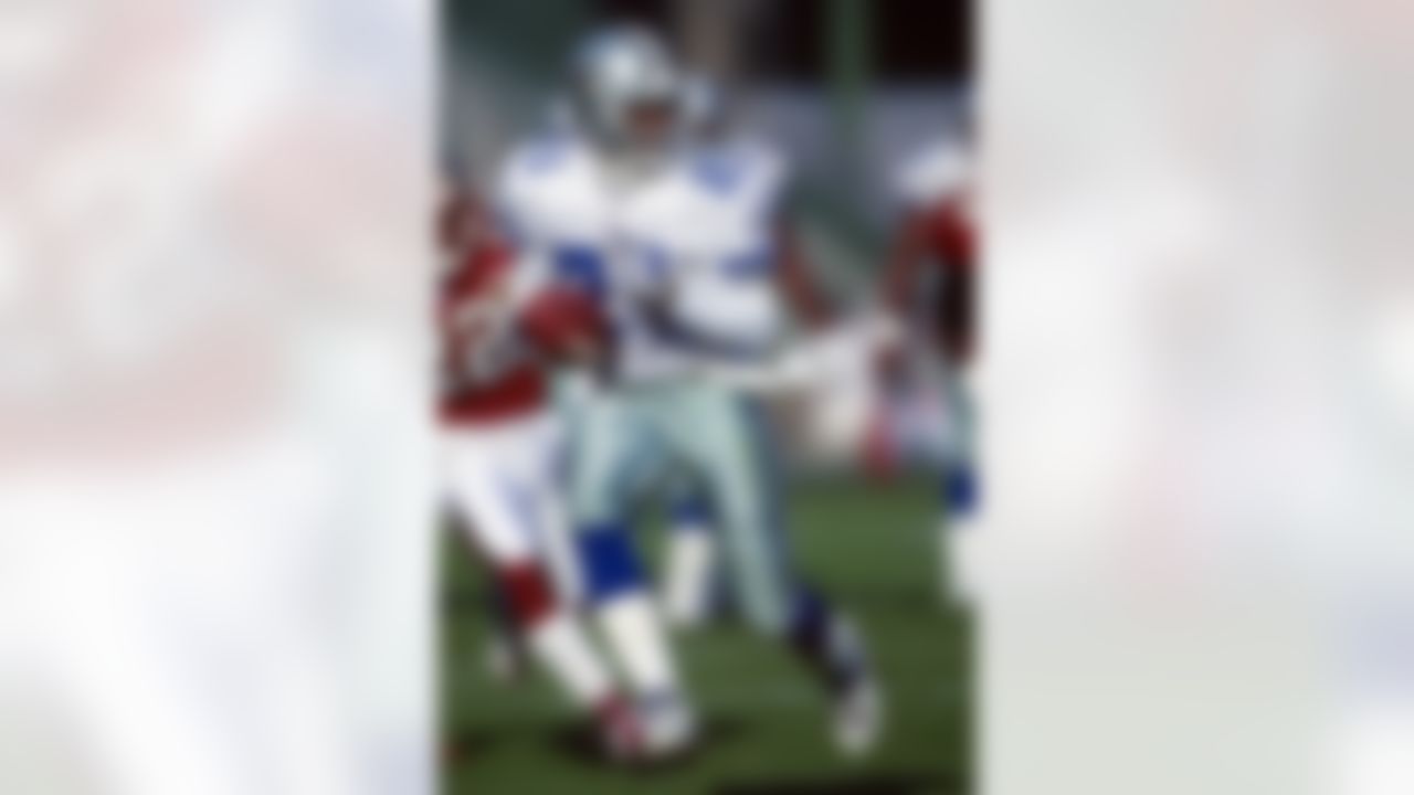 Dallas Cowboys cornerback Deion Sanders (21) runs with the ball during the NFL game against the San Francisco 49ers on November 10, 1996 in San Francisco, California. The Cowboys won the game in overtime 20-17. (AP Photo/Paul Spinelli)