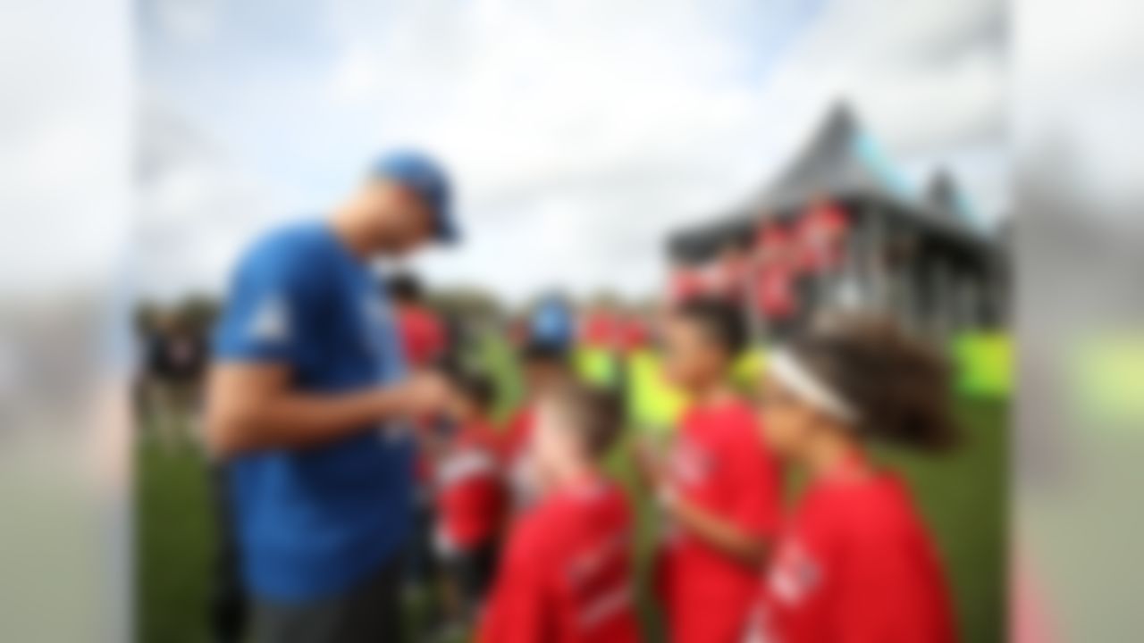 Los Angeles Rams quarterback Jared Goff (16) signs an autograph after Pro Bowl NFL football practice, Saturday, Jan. 27, 2018 in Lake Buena Vista, Fla.