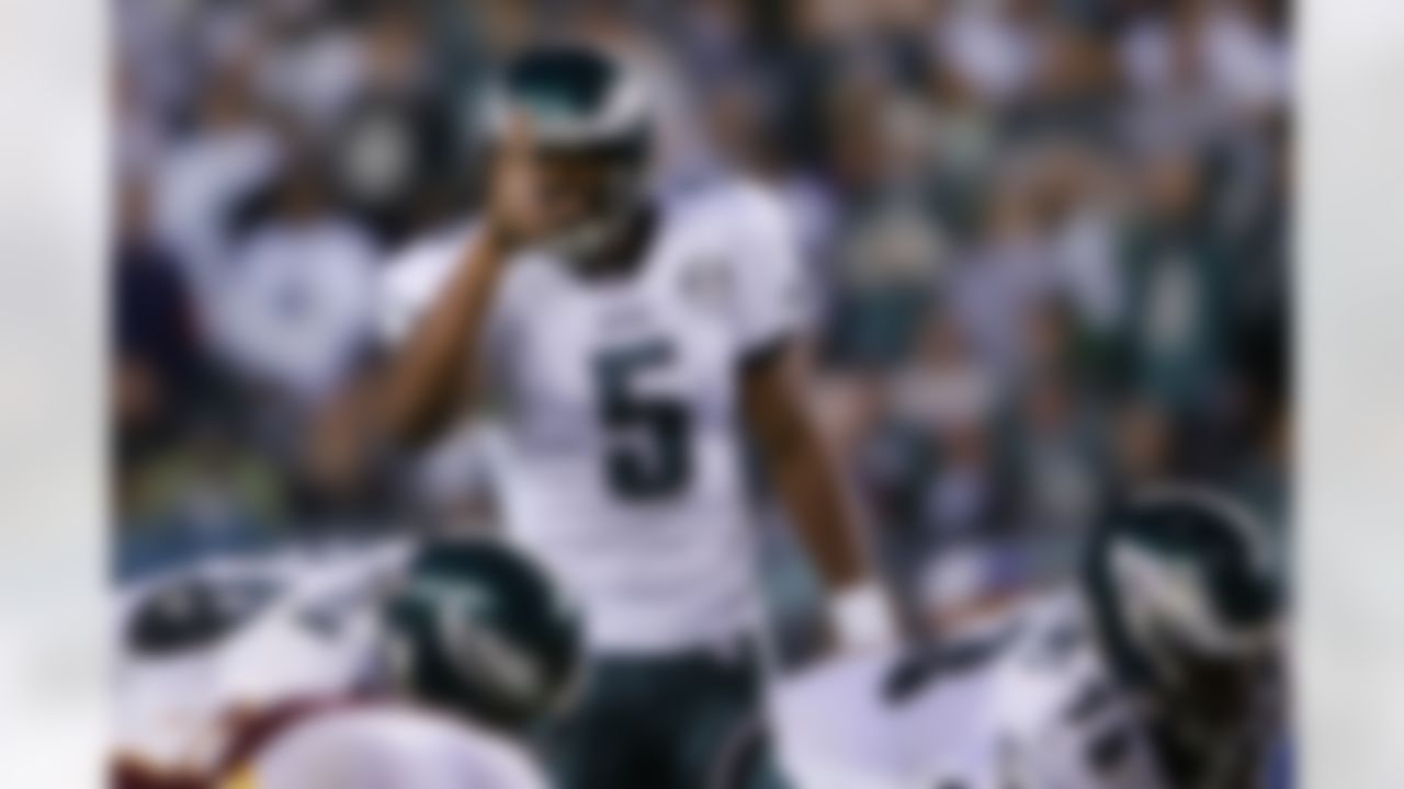 PHILADELPHIA - SEPTEMBER 17: Quarterback Donovan McNabb #5 of the Philadelphia Eagle calls an audible against the Washington Redskins at Lincoln Financial Field on September 17, 2007 in Philadelphia, Pennsylvania. (Photo by Chris McGrath/Getty Images)