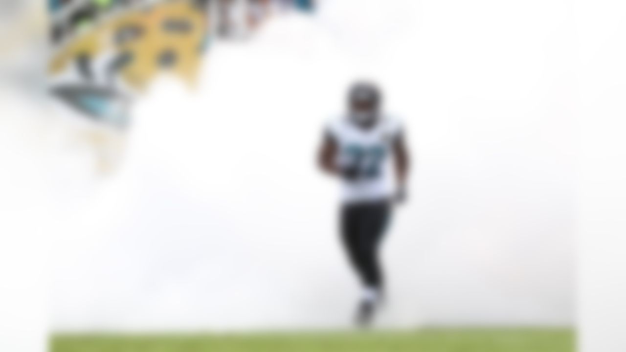 Jacksonville Jaguars running back Maurice Jones-Drew (32) is introduced during player introductions prior to an NFL football game against the Indianapolis Colts at EverBank Field on Sunday, Sept. 29, 2013, in Jacksonville, Florida. (Perry Knotts/NFL)