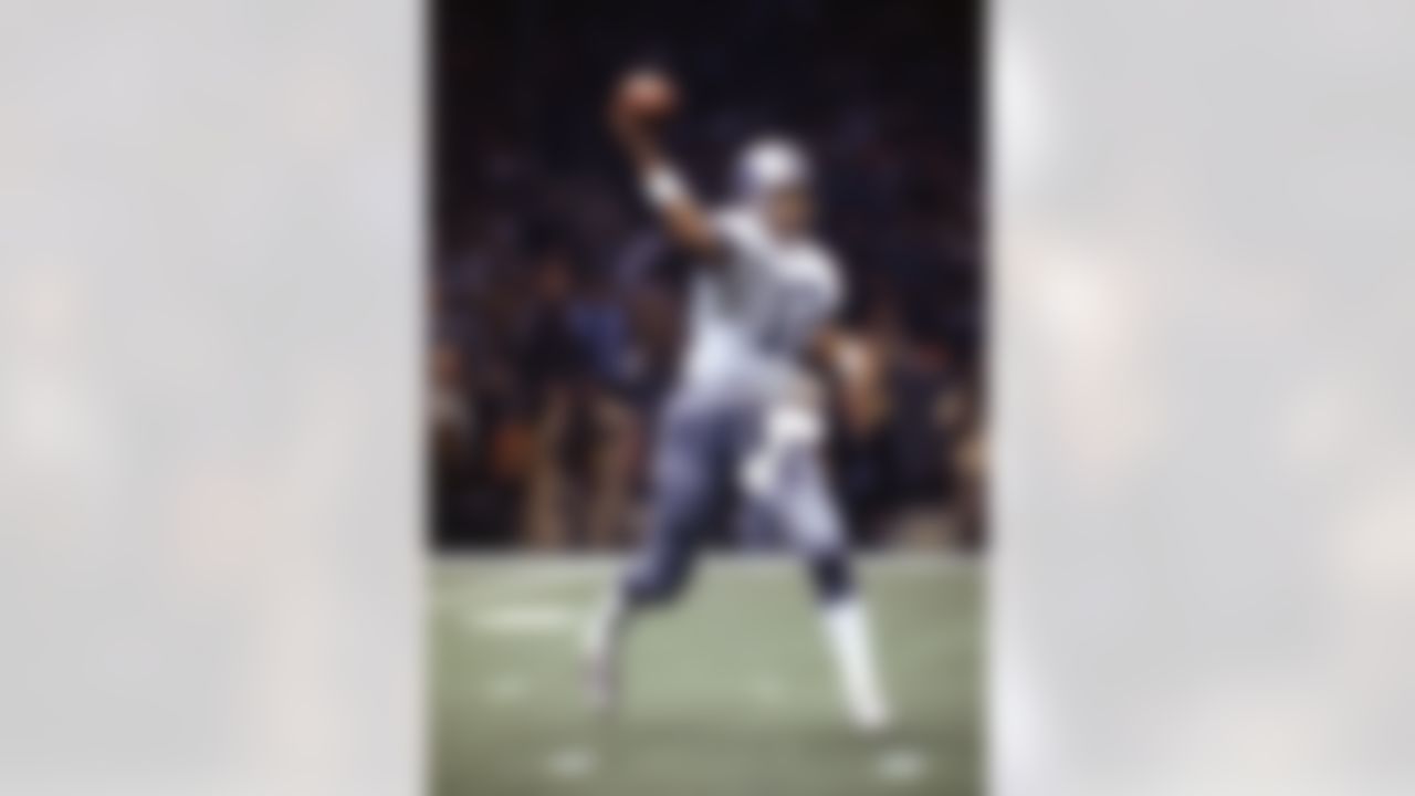 Dallas Cowboys quarterback Roger Staubach (12) throws a pass against the Denver Broncos during Super Bowl XII on Jan. 15, 1978, at the Louisiana Superdome in New Orleans. (Tony Tomsic via AP)