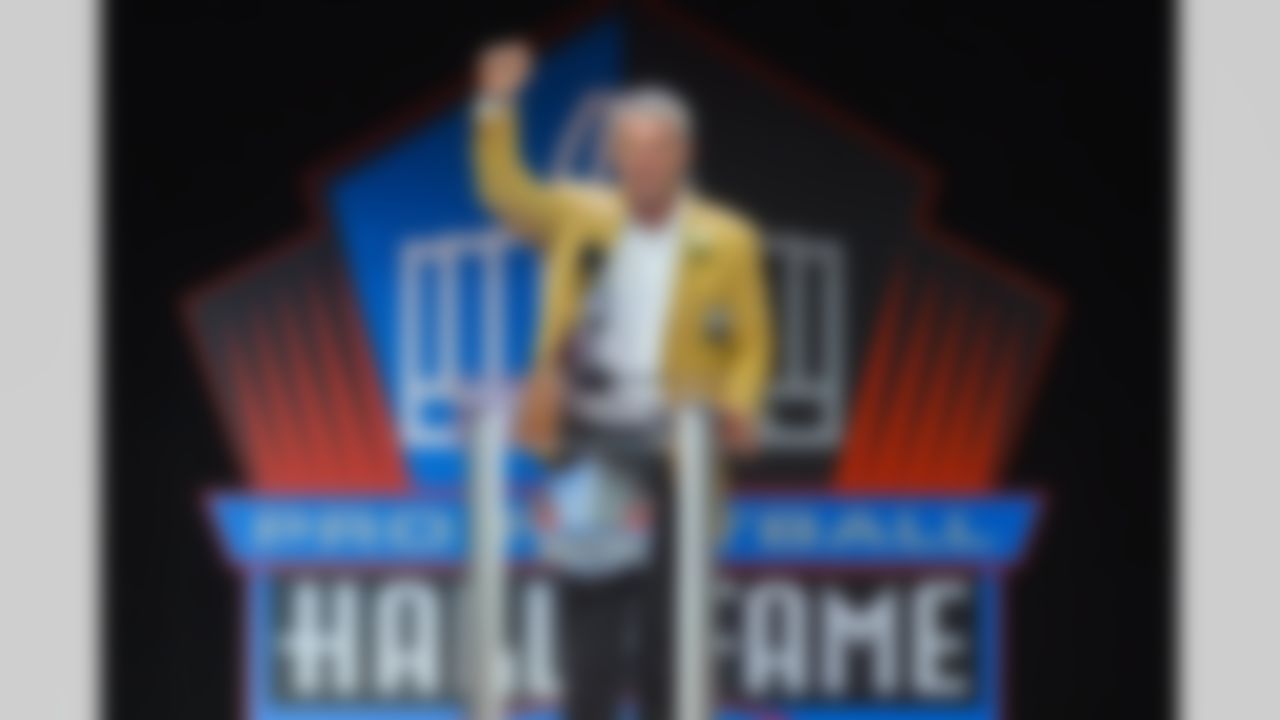 Former NFL player Brett Favre delivers his speech during an induction ceremony at the Pro Football Hall of Fame Saturday, Aug.6, 2016, in Canton, Ohio. (AP Photo/David Richard)
